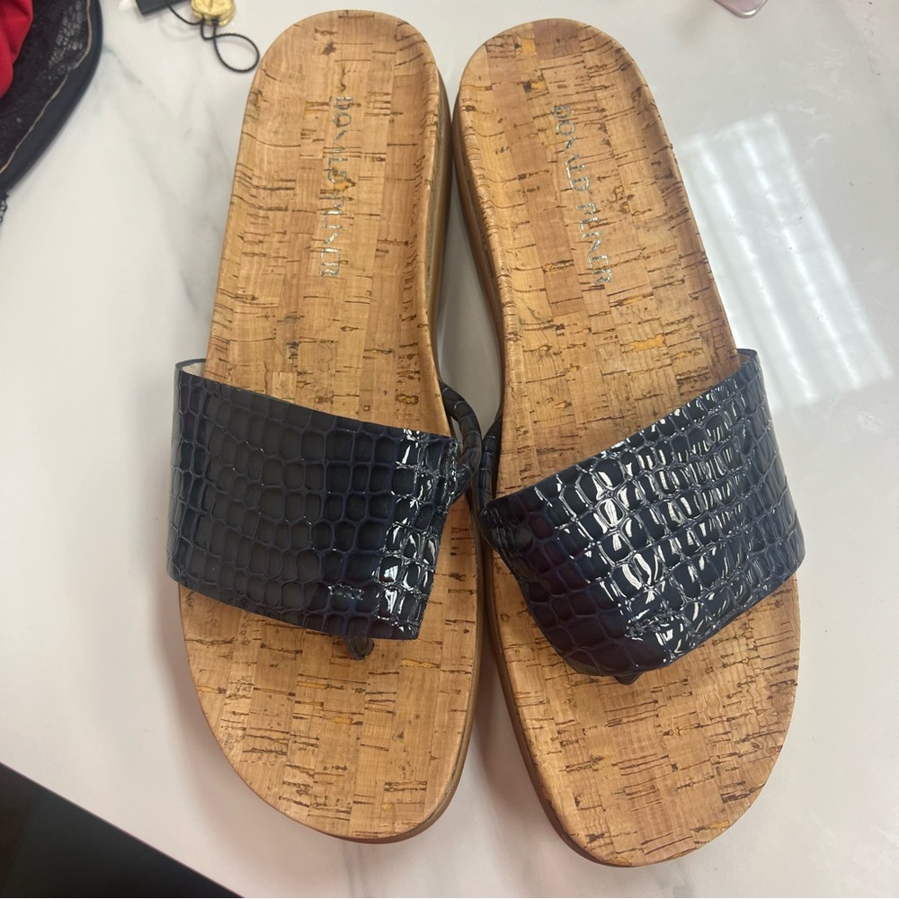 Donald Pliner FIIFI Crocco Patent Navy NWT - Picture 4 of 4